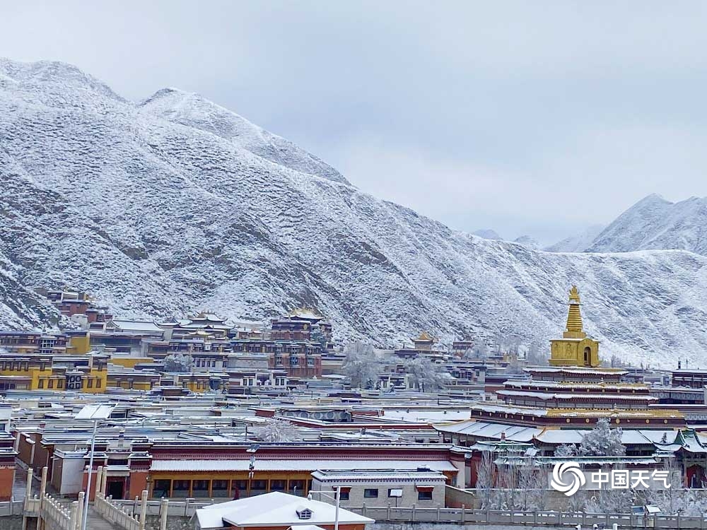 “世界藏学府”拉卜楞寺银装素裹 雪后宁静庄严