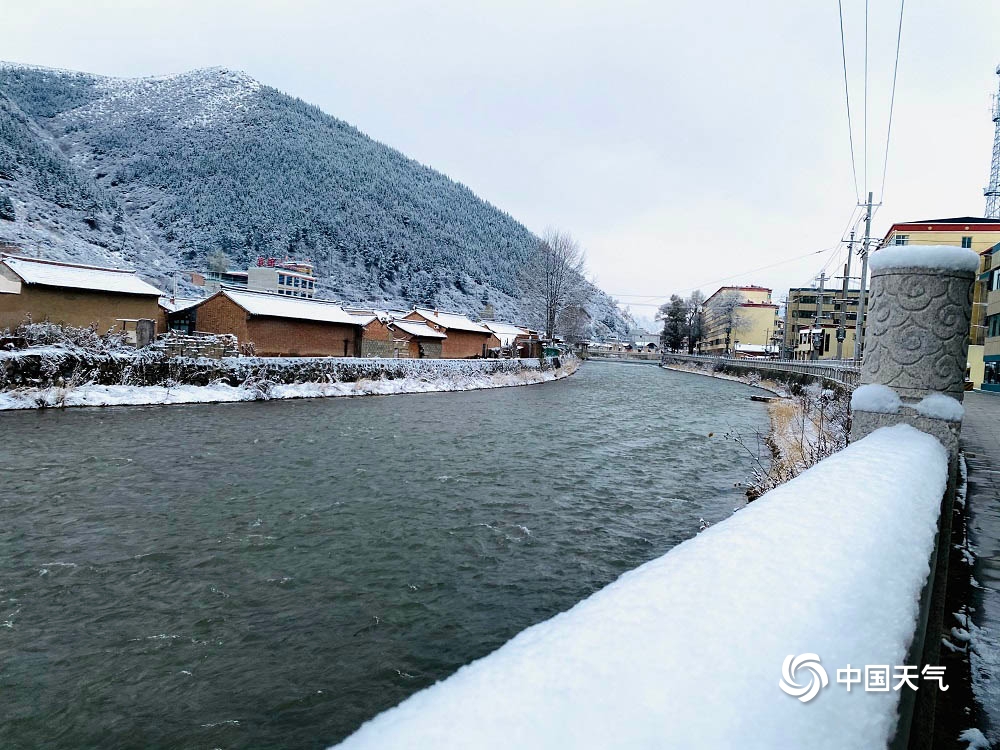 “世界藏学府”拉卜楞寺银装素裹 雪后宁静庄严