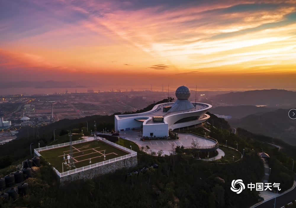 福建厦门：台风科技馆黑白昼夜景色大不同