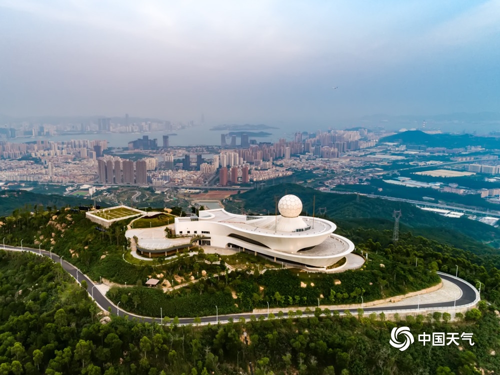 福建厦门:台风科技馆黑白昼夜景色大不同