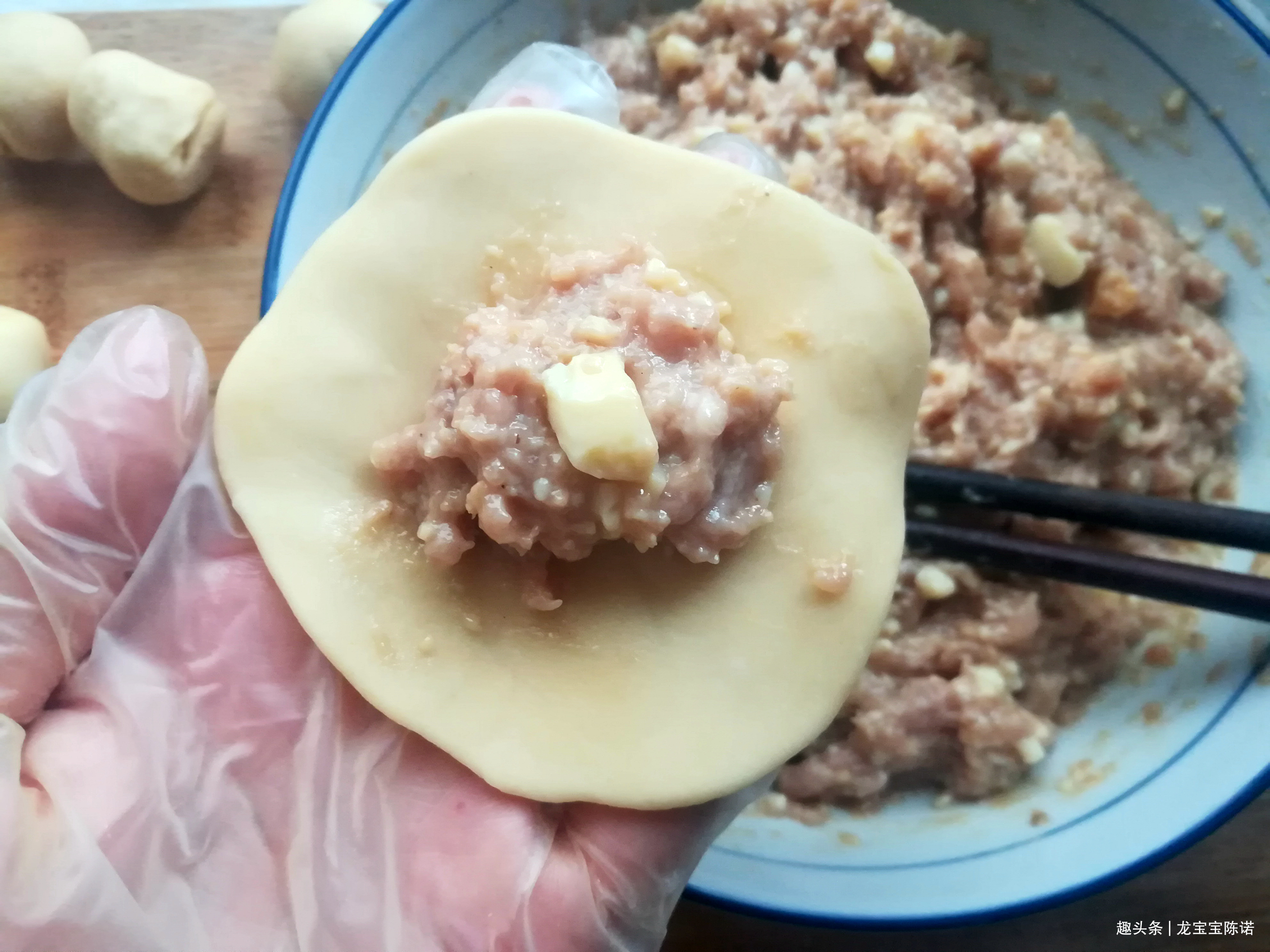 饺子新做法，用澄粉做饺子皮，Q弹劲道不粘牙，孩子超爱吃