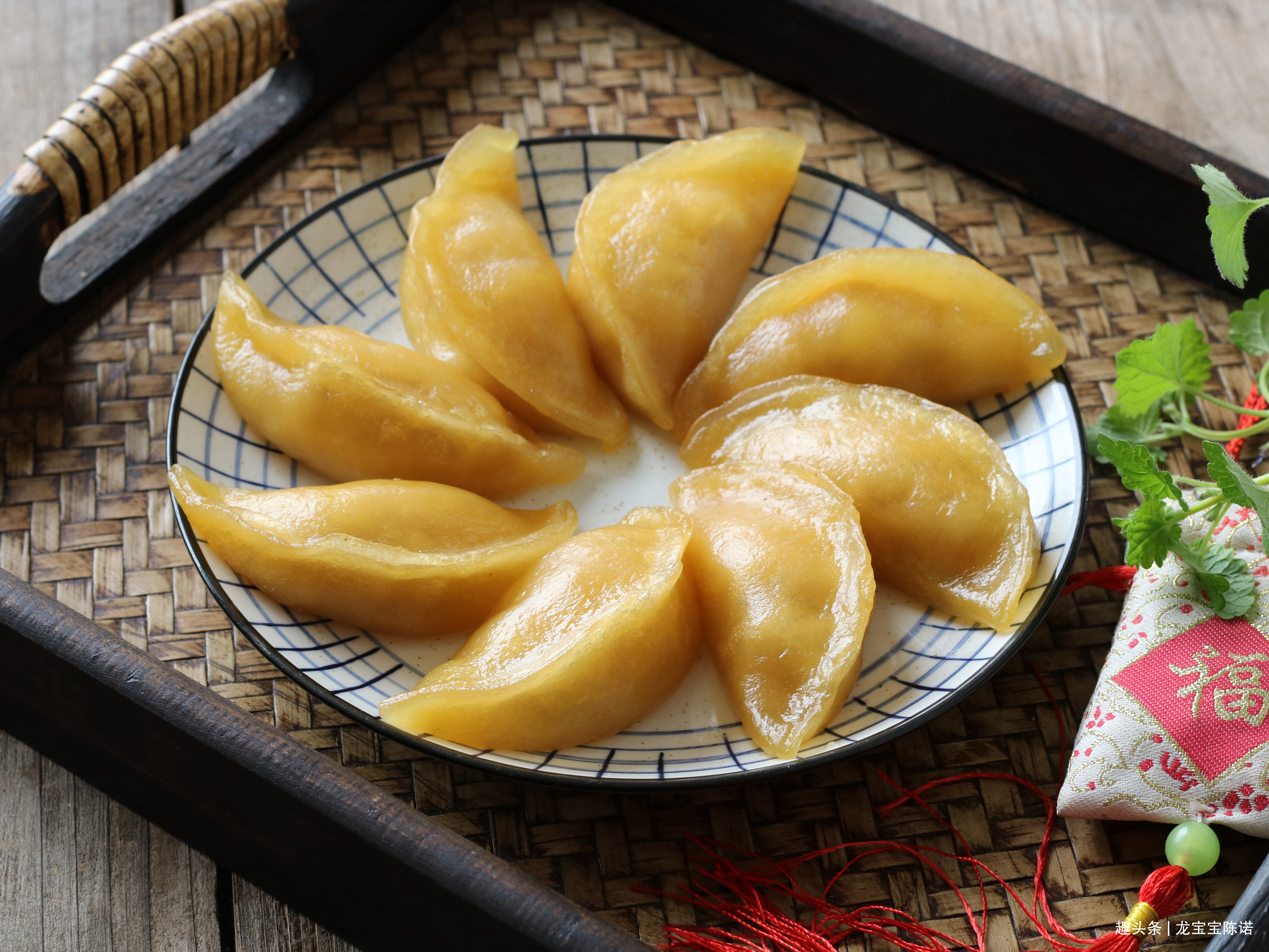 饺子新做法，用澄粉做饺子皮，Q弹劲道不粘牙，孩子超爱吃