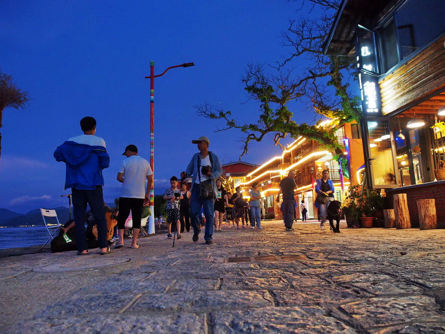 国内排名前三美的湖，看过它的晴雨日夜，才算了解这片山和水