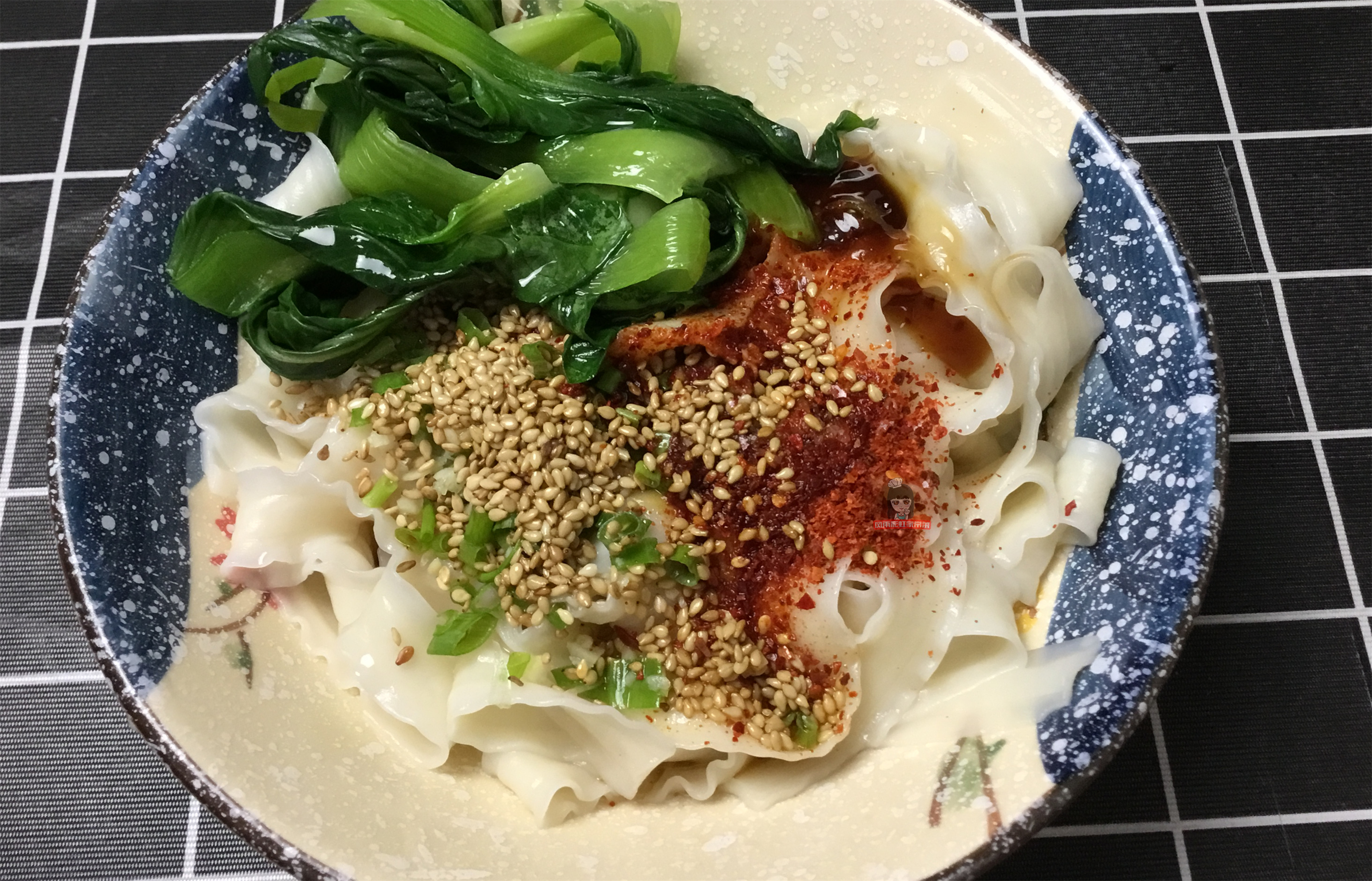 教你做油泼面,技巧和做法告诉你,堪比白鹿原版,真是一绝