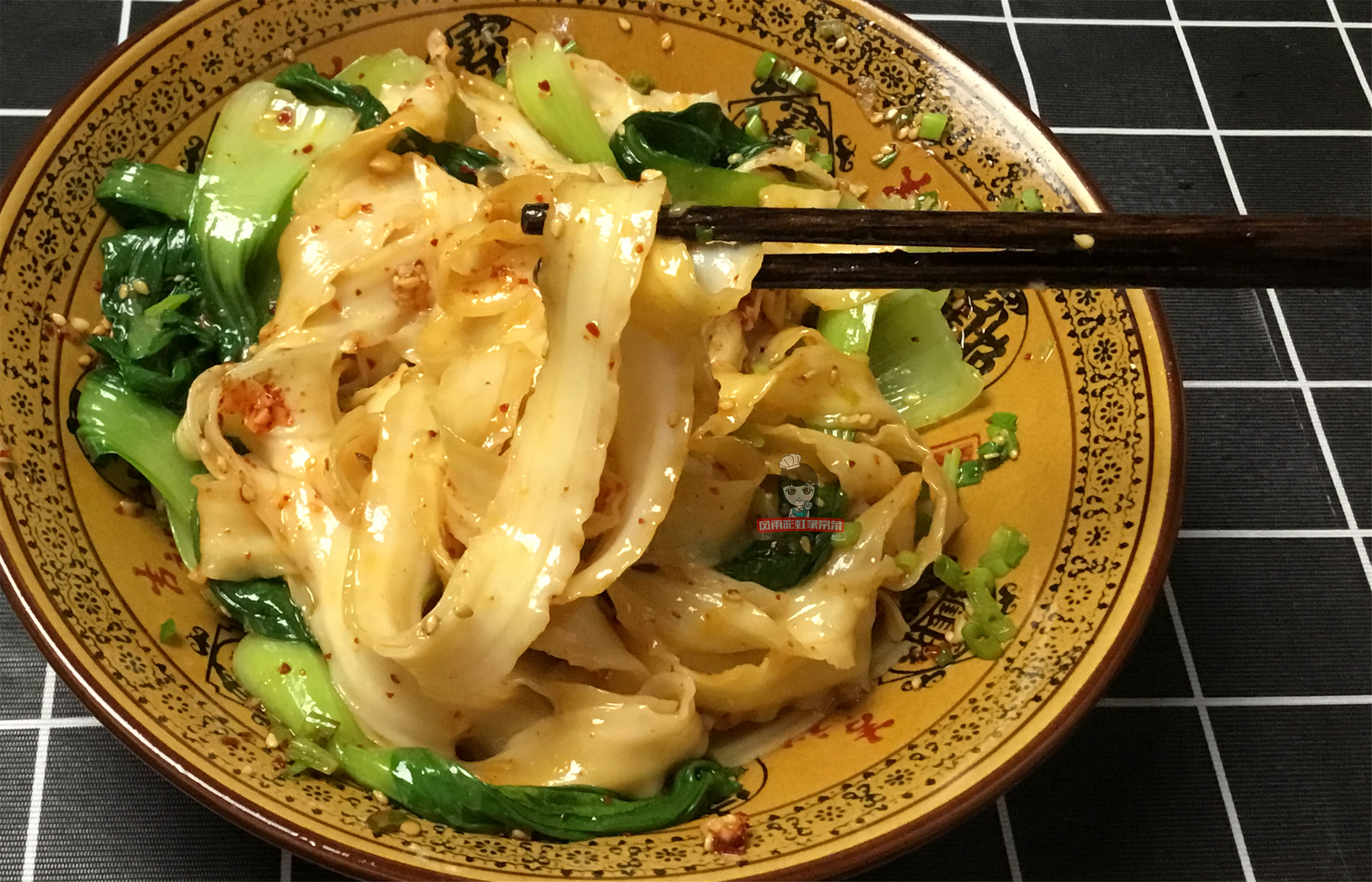教你做油泼面,技巧和做法告诉你,堪比白鹿原版,真是一绝
