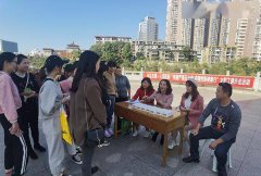 参加者须走完全程凭8张定