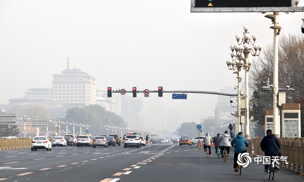 北京大气扩散条件转差能见度降低 霾天气再现身