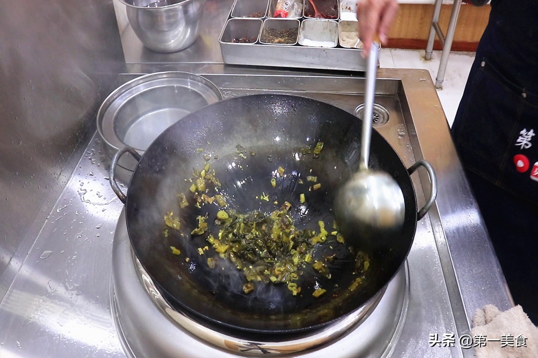 做酸菜鱼,酸菜不能直接下锅煮!牢记3点,鱼片嫩滑不碎汤鲜无比
