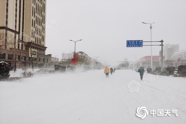 风雪齐袭!内蒙古通辽赤峰等地现特大暴雪 今日或遭遇风吹雪现象