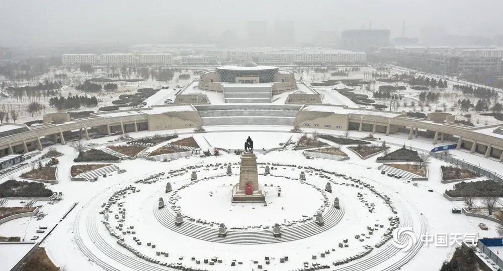 羽绒服备好了！暴雪预警连升两级，北方局地特大暴雪，南方换季式降温冻哭你