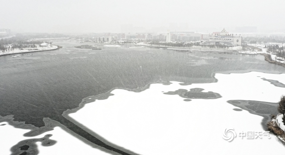 内蒙古多地出现降雪 航拍视角看雪中现场