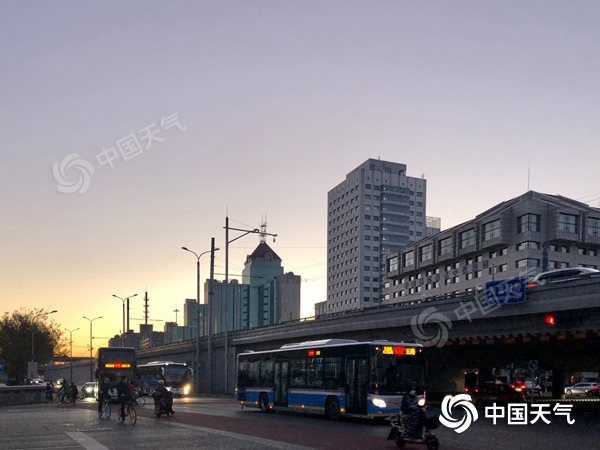 冷!今日北京大部地区最高气温仅8℃ 周末或有雨雪再来袭