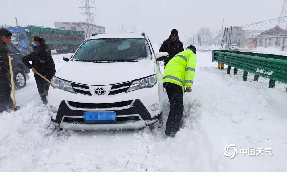 雨雪大风齐袭 吉林多地市民出行受阻