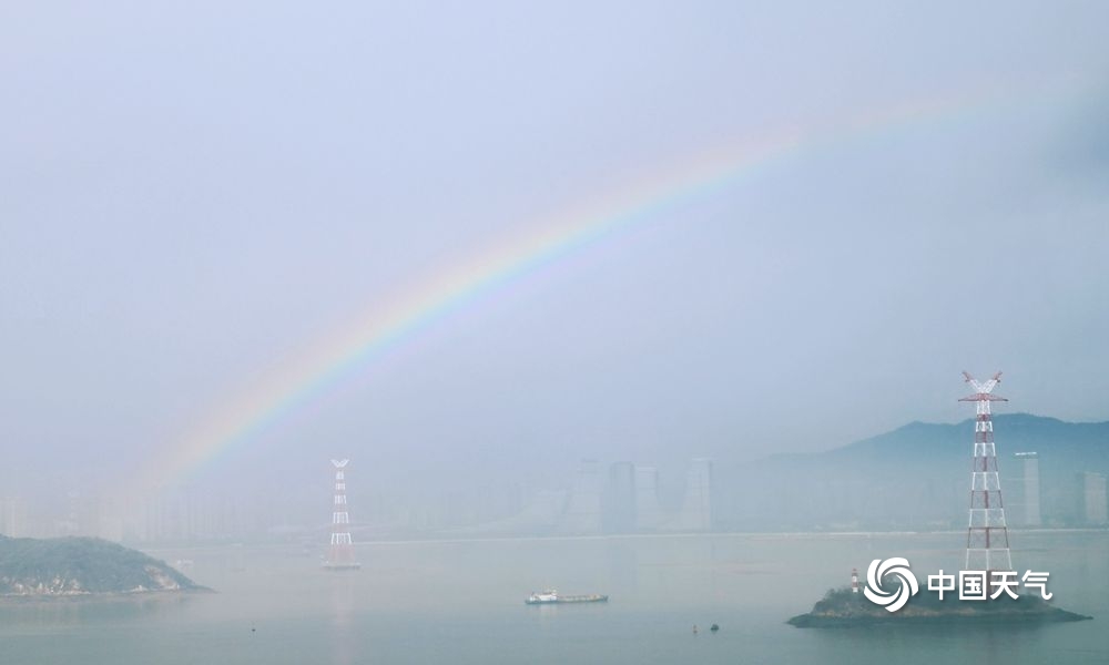 福建厦门上空现彩虹 绚丽景色美不胜收