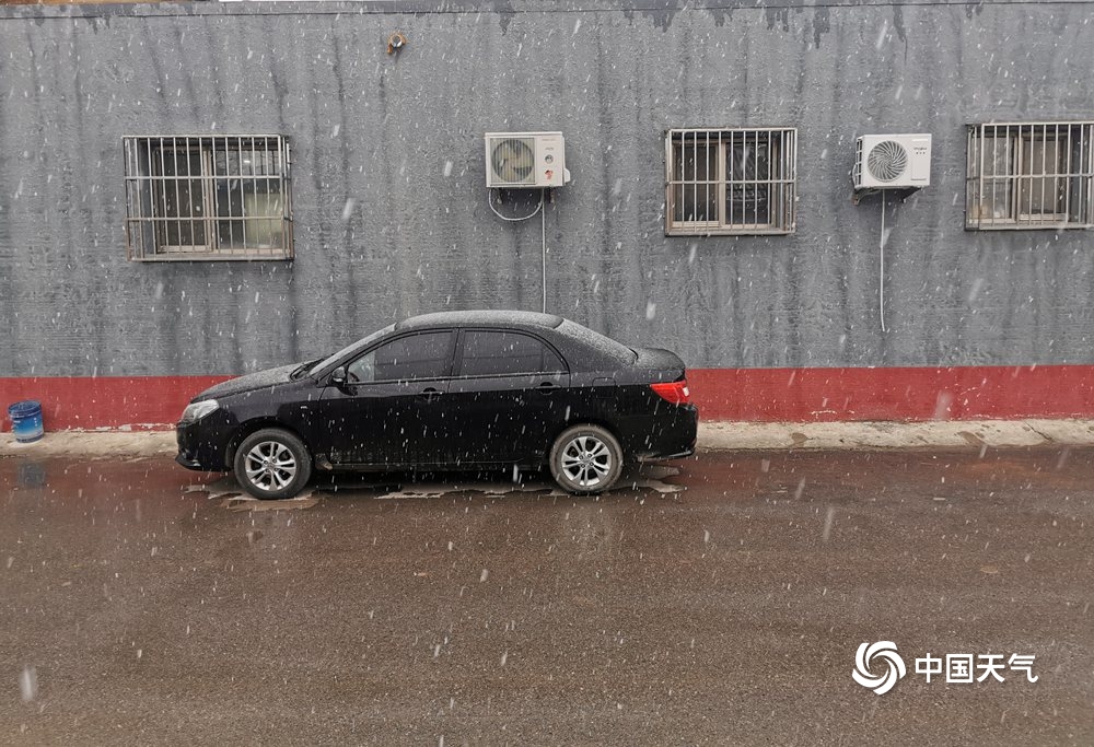 北京下雪啦!一组图直击北京多地降雪现场