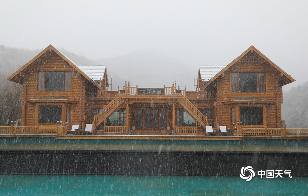 山东济南九如山风景区雪花飞舞银装素裹