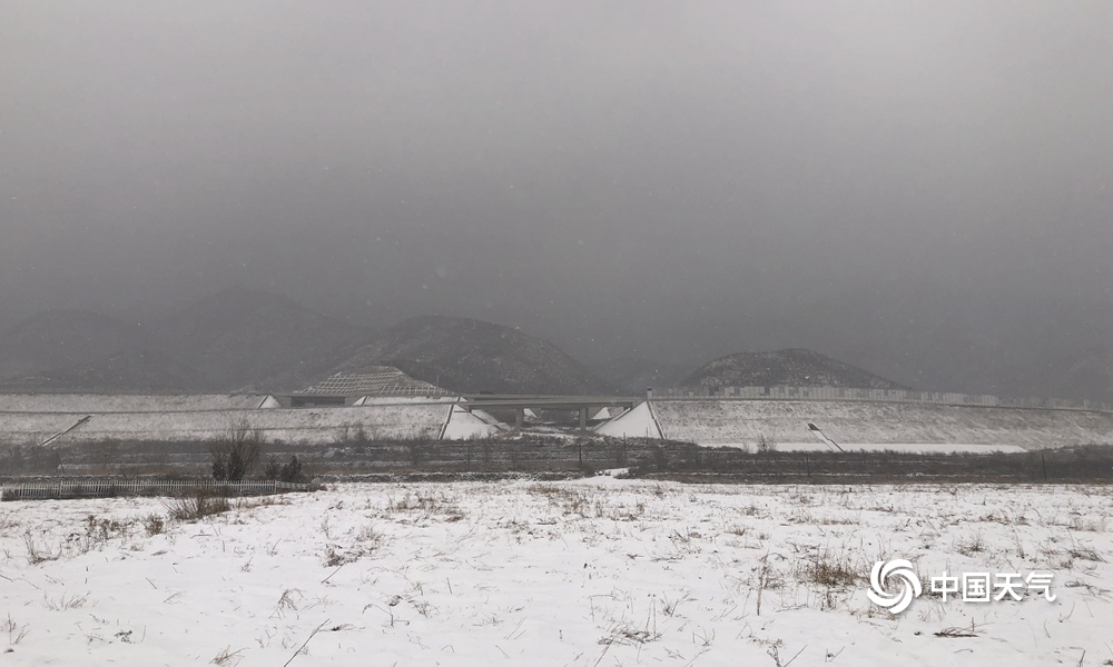 北京迎来今冬首场降雪 延庆雪景宜人