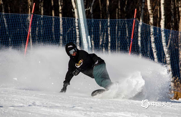 今冬滑雪场陆续“开板”全国十大热门滑雪场雪质预报出炉