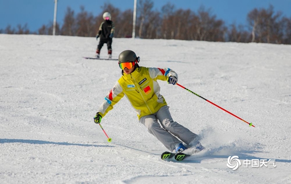 今冬滑雪场陆续“开板”全国十大热门滑雪场雪质预报出炉