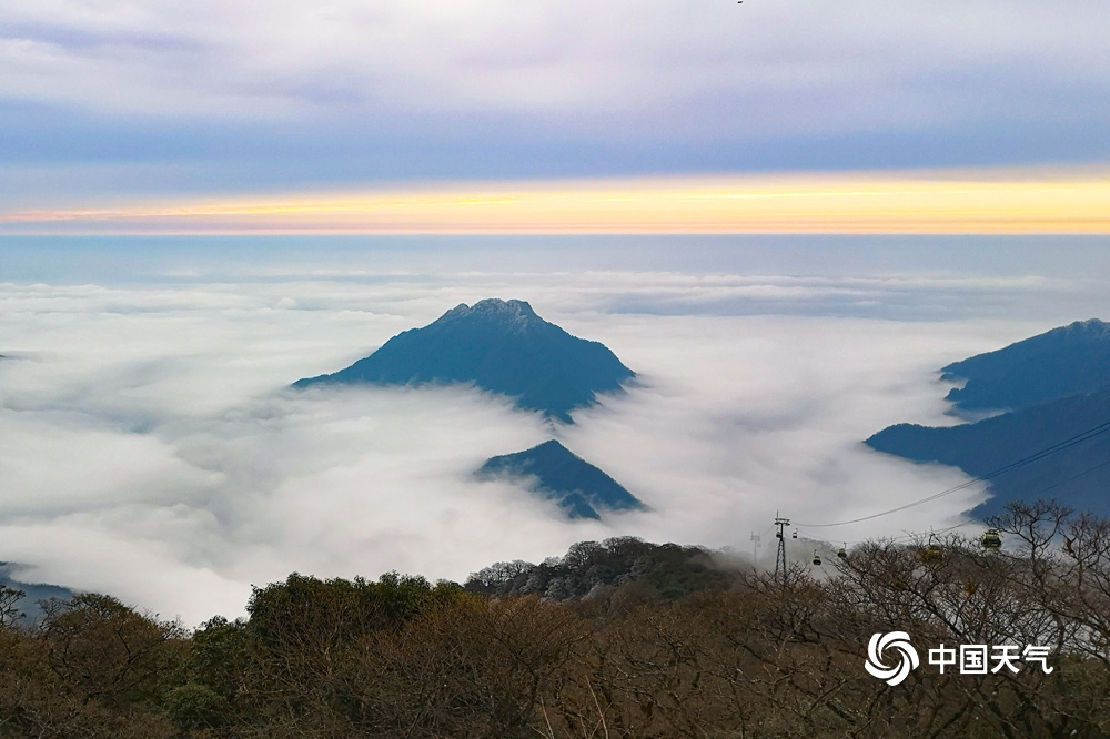 贵州梵净山：冰花漫山 云雾缭绕