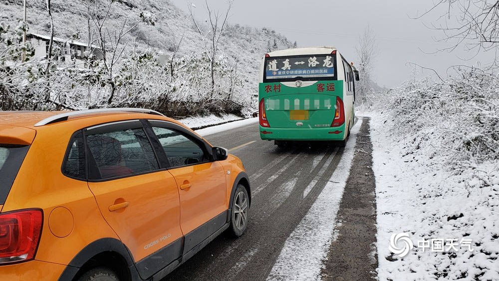 下雪啦!贵州多地今冬初雪如期而至 天地浑然一体