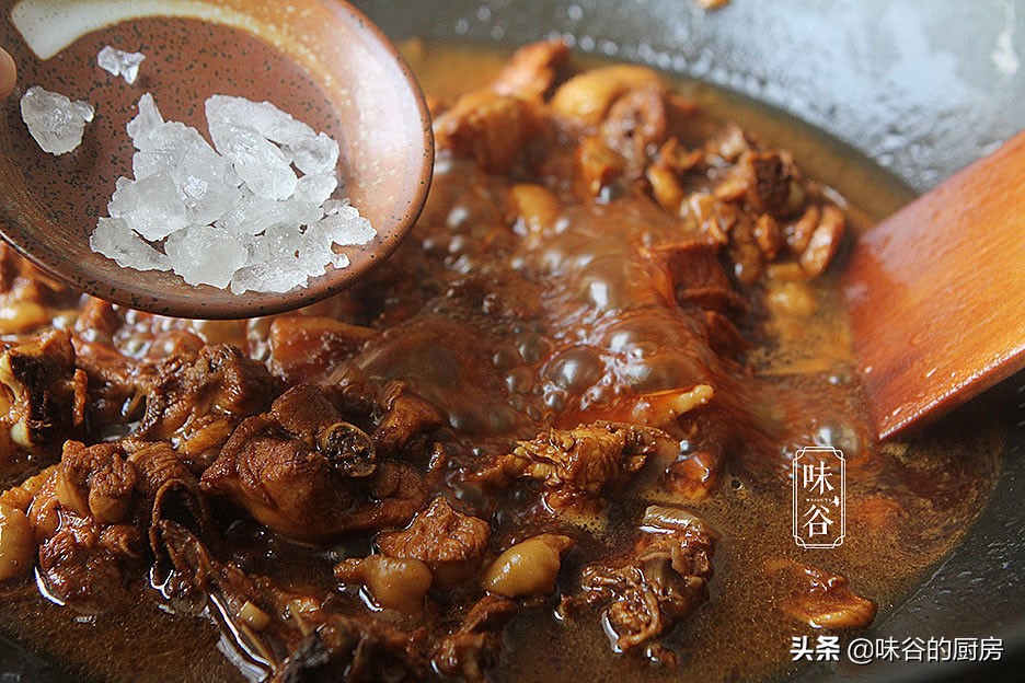 鸡肉这样做才真叫香,不放一滴水,鲜嫩味美,出锅汁都吃不剩