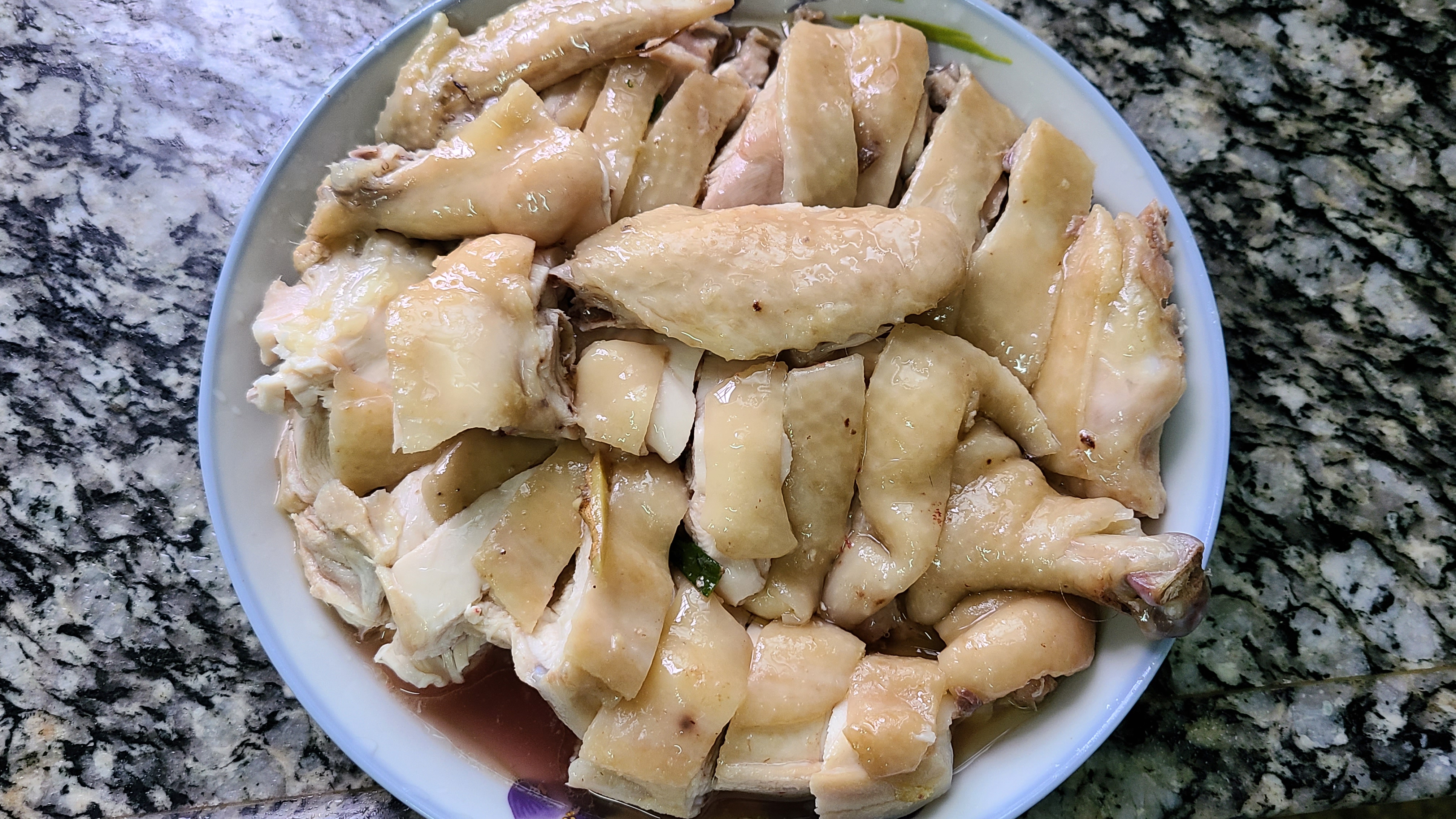 广东盐水鸡，皮滑肉嫩又好吃，这一道美味家常菜，看着就馋