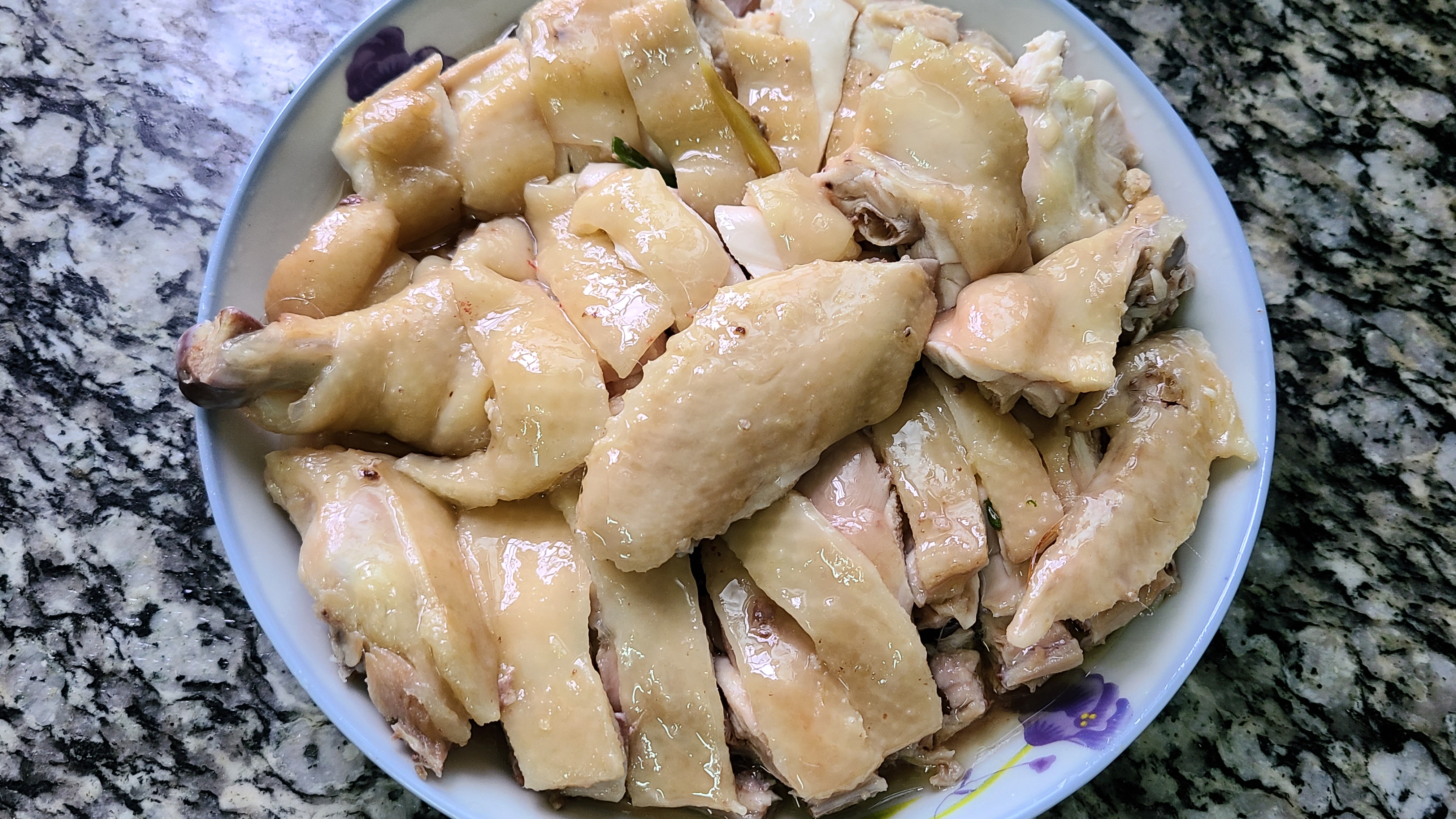 广东盐水鸡,皮滑肉嫩又好吃,这一道美味家常菜,看着就馋
