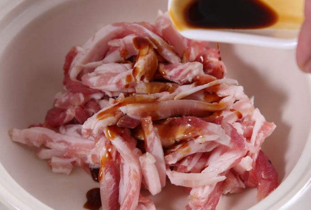 不管炒什么肉,记住3个小技巧,炒出来的肉保证又嫩又入味