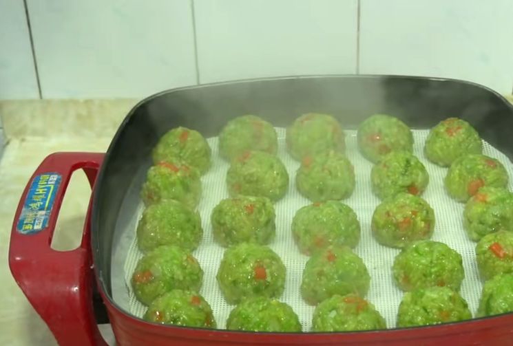 萝卜丸子新吃法,不加面粉不油炸,个个晶莹剔透给肉丸子也不换