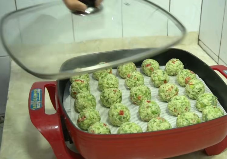 萝卜丸子新吃法,不加面粉不油炸,个个晶莹剔透给肉丸子也不换