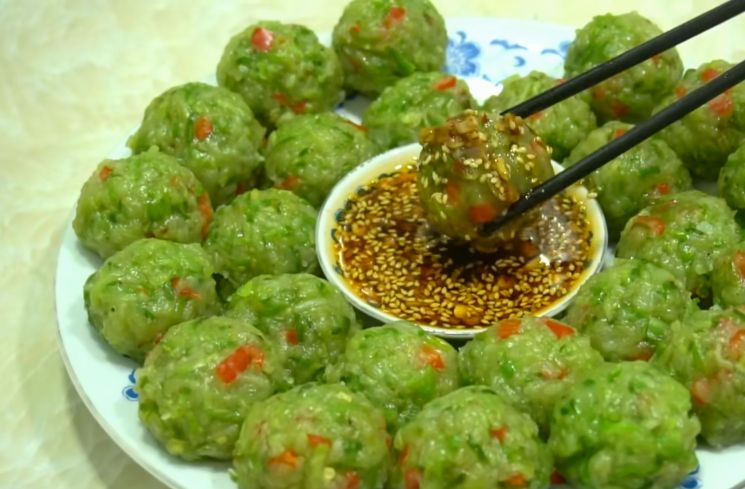 萝卜丸子新吃法,不加面粉不油炸,个个晶莹剔透给肉丸子也不换