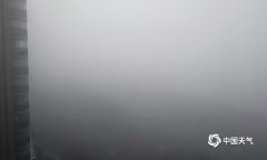 湖北襄阳被浓雾笼罩，局