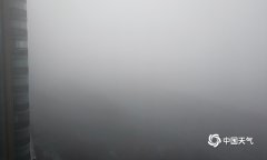 湖北襄阳被浓雾笼罩，局