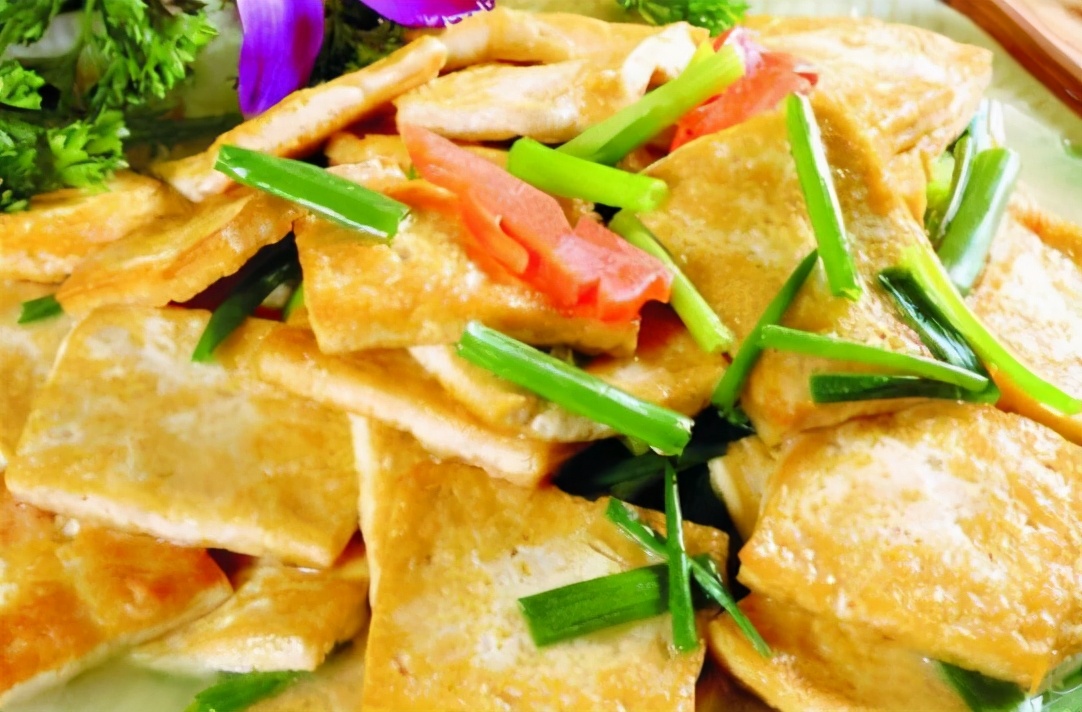 煎豆腐时,不要直接下油锅,多加这一步,豆腐不碎不粘锅