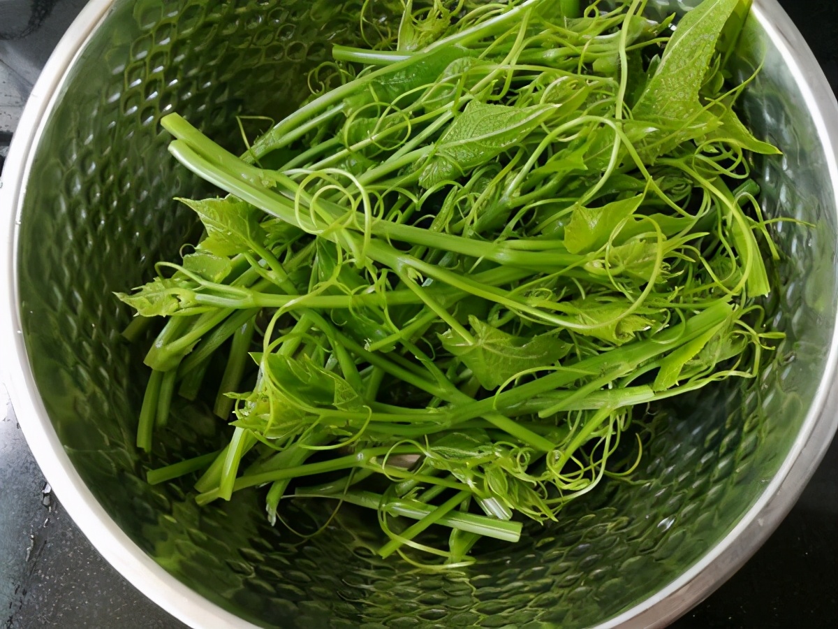 不管是炖什么鱼,最忌讳放的是这“两种料”,否则鱼腥味大又难吃