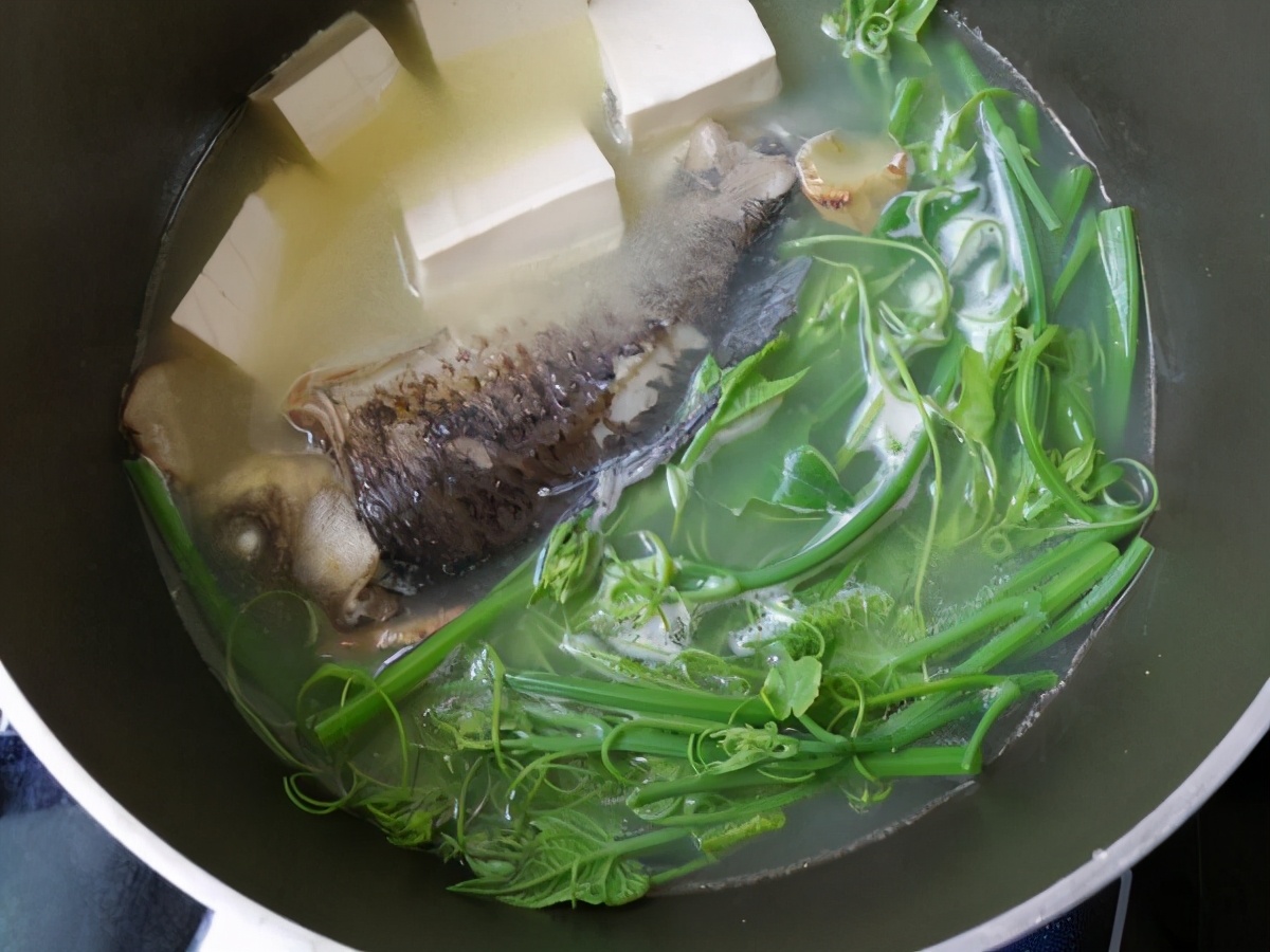 不管是炖什么鱼,最忌讳放的是这“两种料”,否则鱼腥味大又难吃