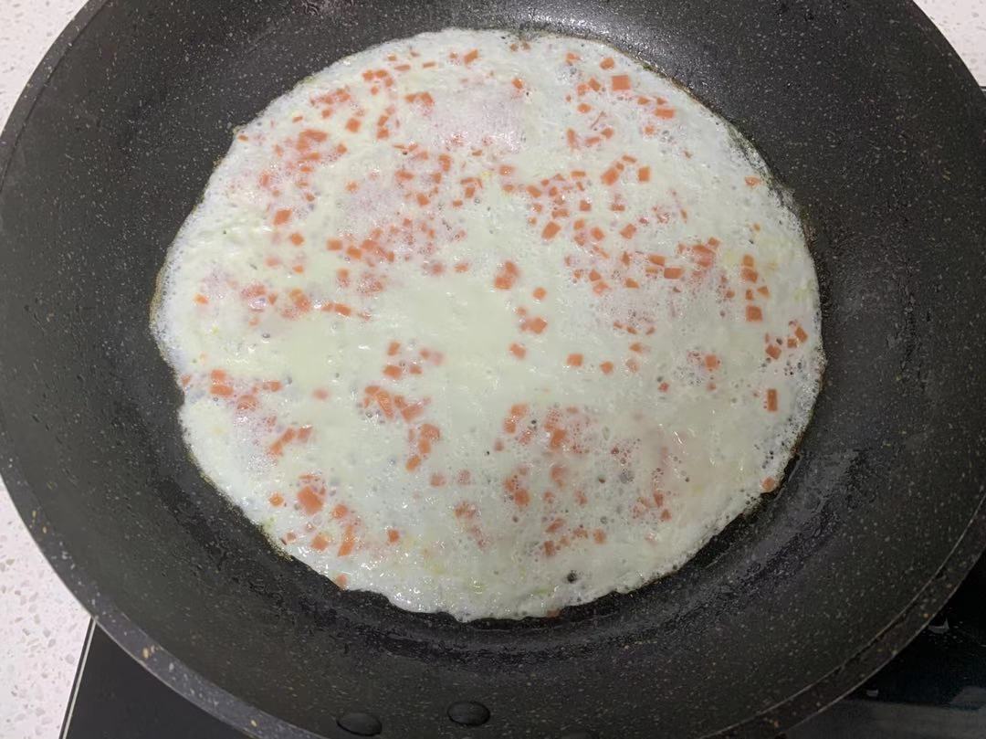1根香肠,3个鸡蛋,教你做出有营养的早餐,大人小孩都爱吃
