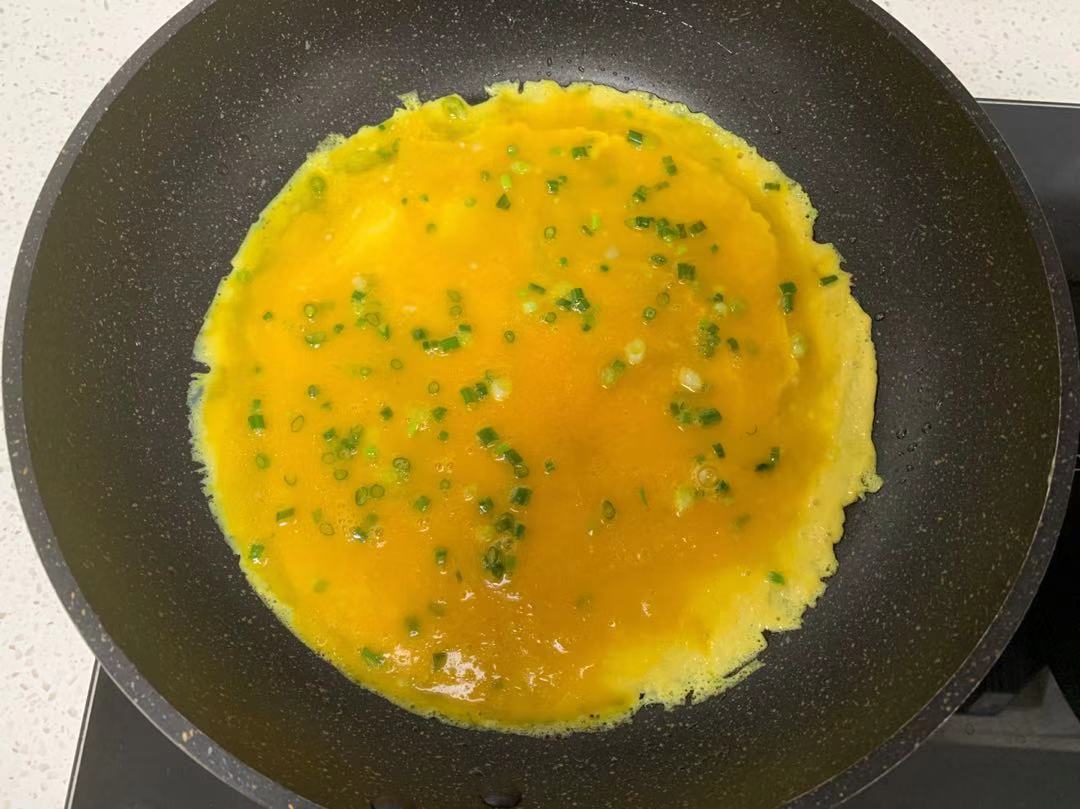 1根香肠,3个鸡蛋,教你做出有营养的早餐,大人小孩都爱吃