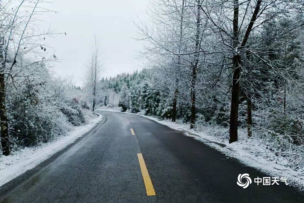 强冷空气影响贵州现降雪 多地道路结冰影响出行