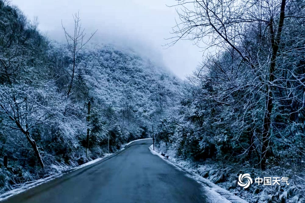 强冷空气影响贵州现降雪 多地道路结冰影响出行