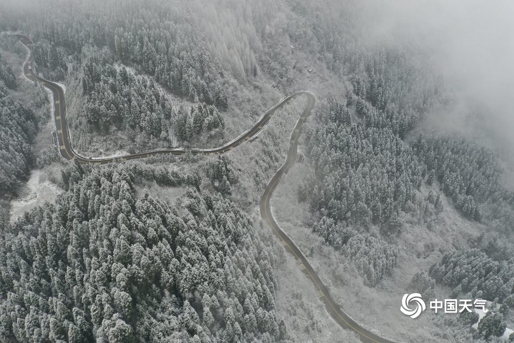 换个视角看降雪 祖国山河美成了一副水墨画