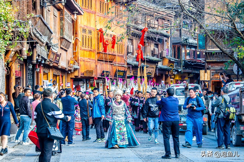 贵州发现中国最大苗寨,一个山头挤了1000多户吊脚楼,太美了