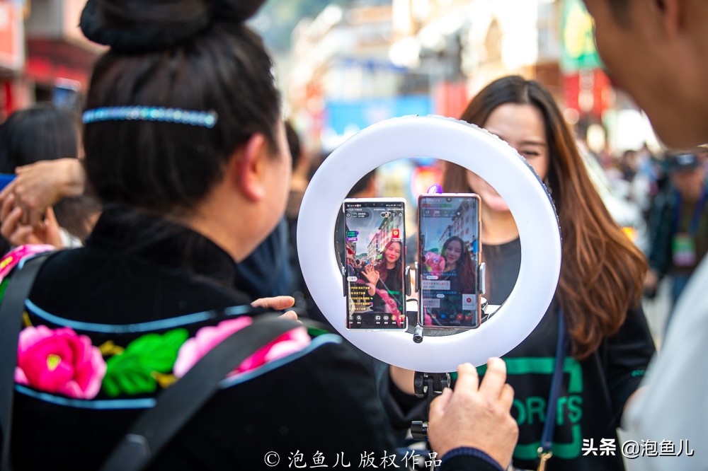 贵州发现中国最大苗寨,一个山头挤了1000多户吊脚楼,太美了