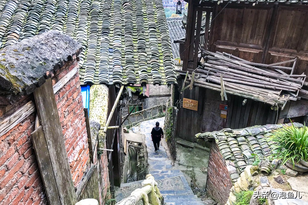 贵州发现中国最大苗寨,一个山头挤了1000多户吊脚楼,太美了