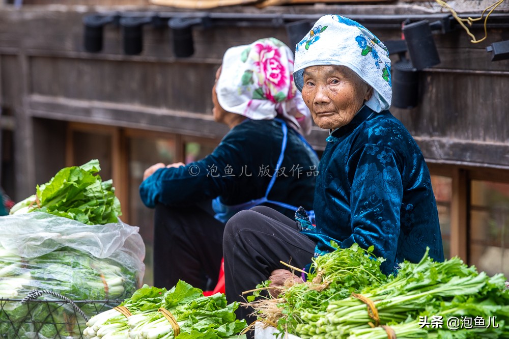 贵州发现中国最大苗寨，一个山头挤了1000多户吊脚楼，太美了