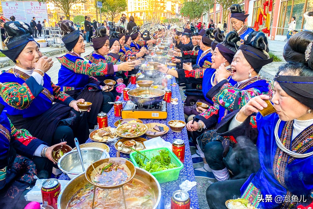 贵州发现中国最大苗寨,一个山头挤了1000多户吊脚楼,太美了