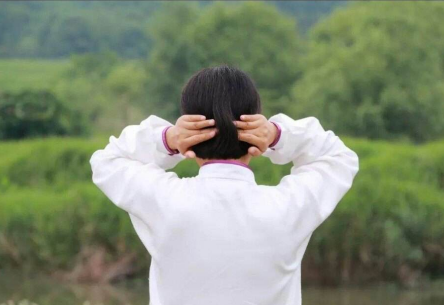 养好耳朵就是养生的第一步!中医介绍两个养生小窍门,快学起来