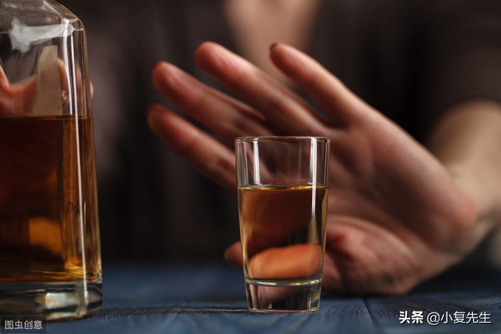 高血压的根源不止是盐，注意：这三种食物要少吃，否则血管会堵