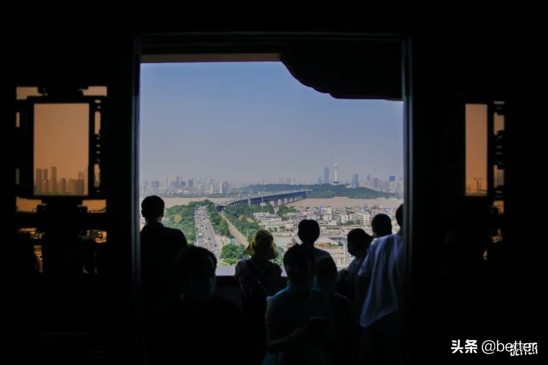 没有什么能让武汉人主动登上黄鹤楼,除了免票